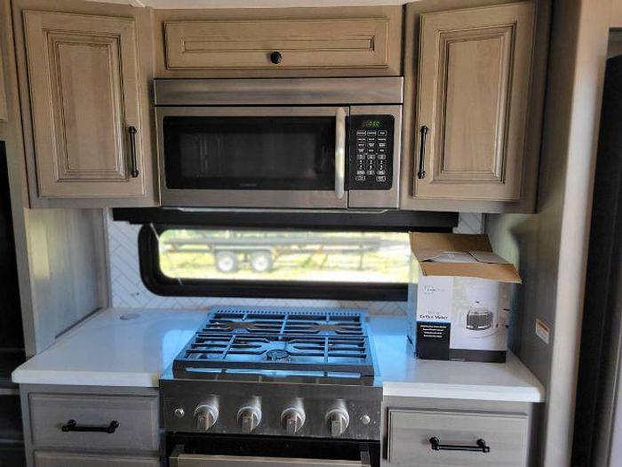 Used 2023 Keystone Montana 3123RL