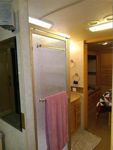 Used 2004 Fleetwood Discovery 39L