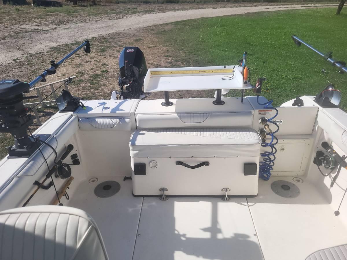 Used 2008 Seaswirl Striper 2101 Walk-Around Alaskan Package Powerboat