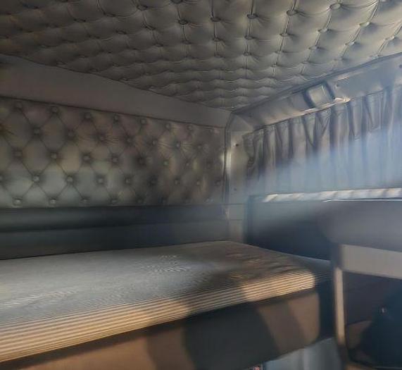 Used 2017 KENWORTH W900L