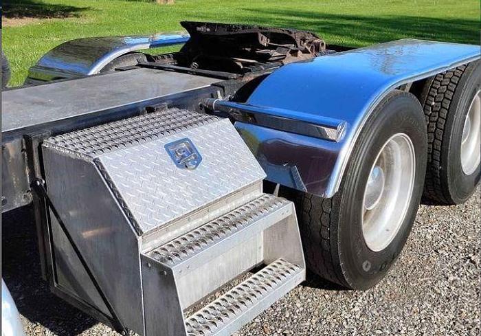 Used 2019 Peterbilt 389 Sleeper