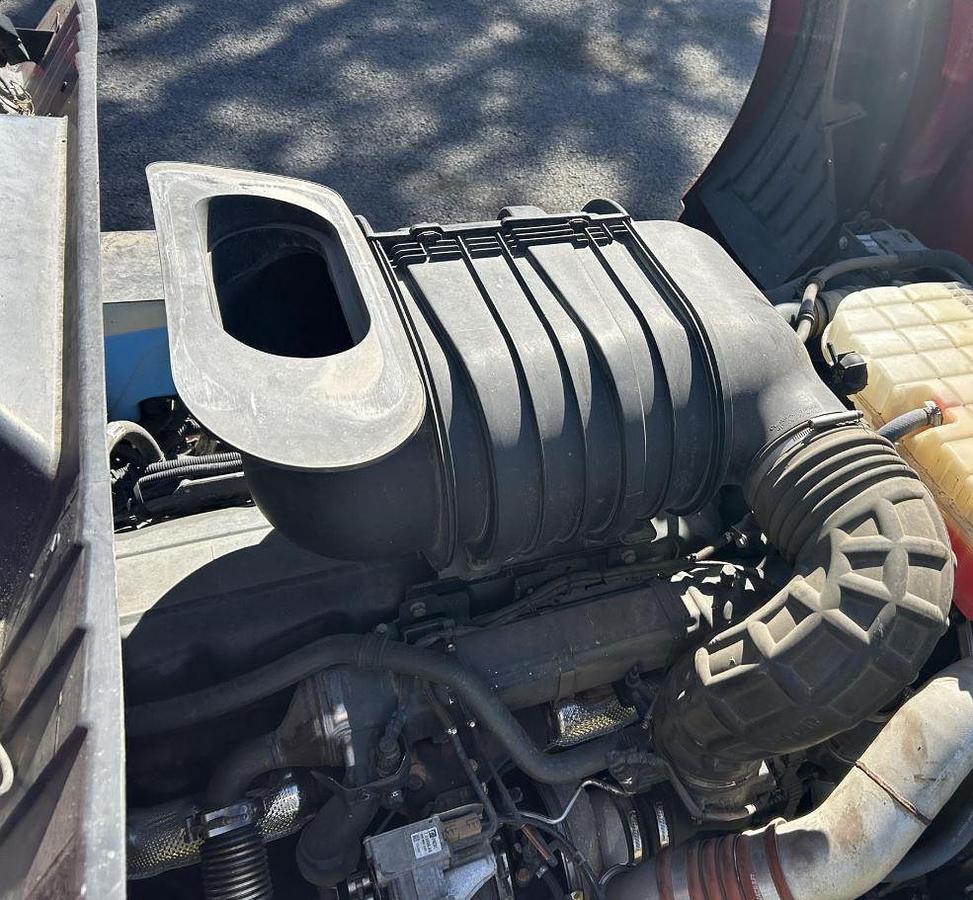 Used 2014 KENWORTH T660 Conventional Sleepe Semi