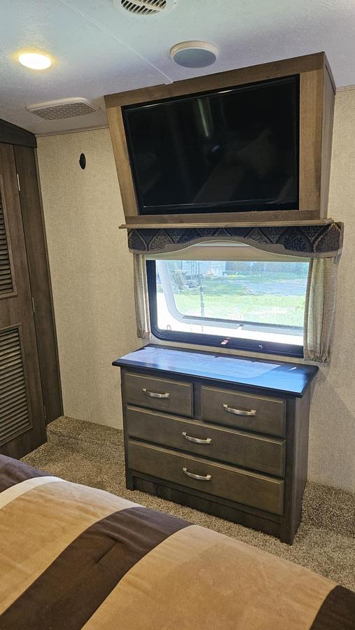 Used 2019 Keystone Montana 3121RL Fifth Wheel