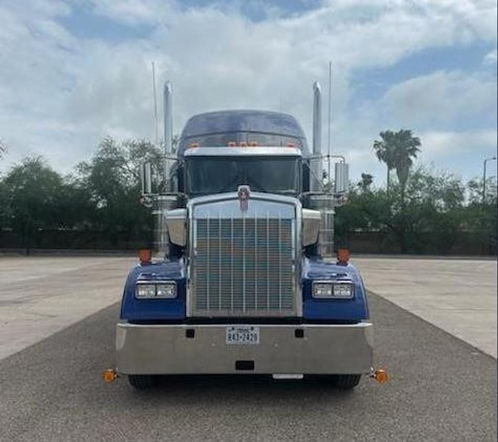 Used 2020 Kenworth W900 Sleeper Semi Truck
