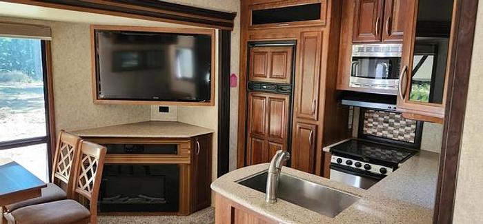 Used 2017 Prime Time Manufacturing Crusader