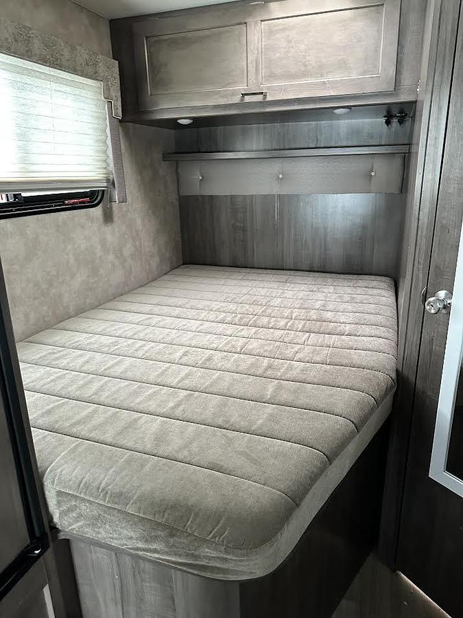 Used 2019 Winnebago Minnie Winnie 22R Class C Motorhome