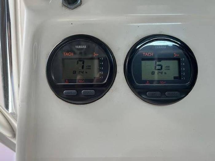 Used 2004 Pursuit 2470 C/C