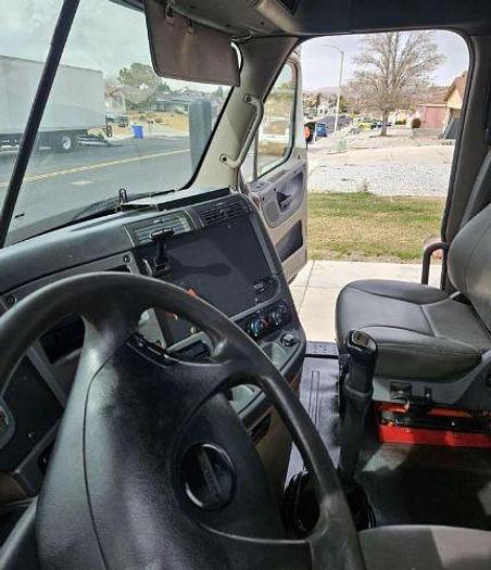 Used 2013 Freightliner Cascadia 125