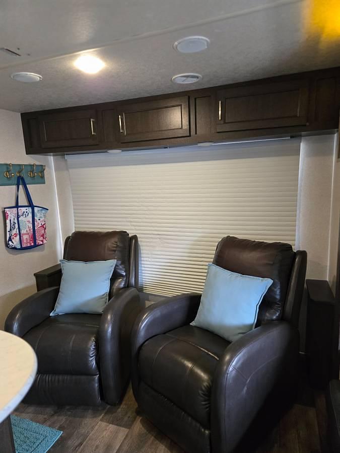 Used 2018 Forest River Salem Cruise Lite T254RLXL 30' Travel Trailer