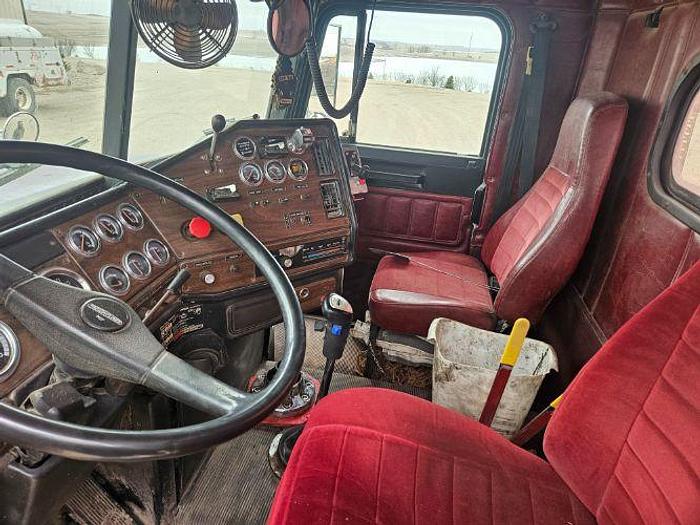 Used 1995 Freightliner FLD120 Manure Spreader