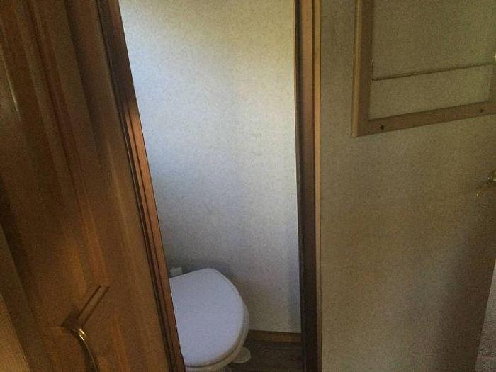 Used 2002 National Dolphin 5320