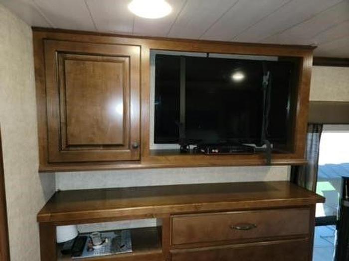 Used 2015 Heartland Bighorn 3875FB