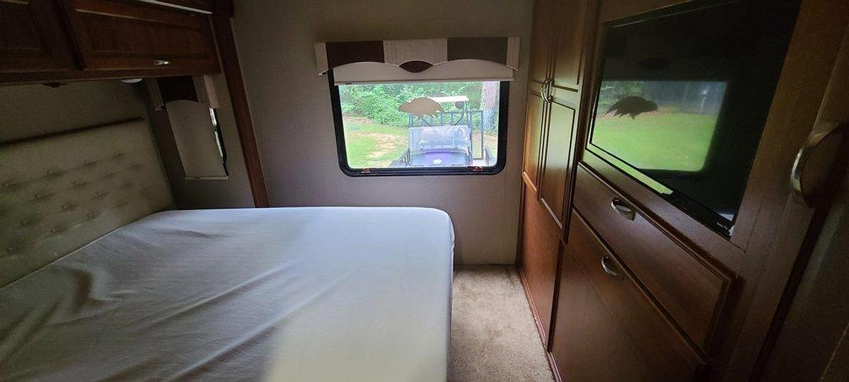 Used 2015 Forest River Dynamax Force 37 TS