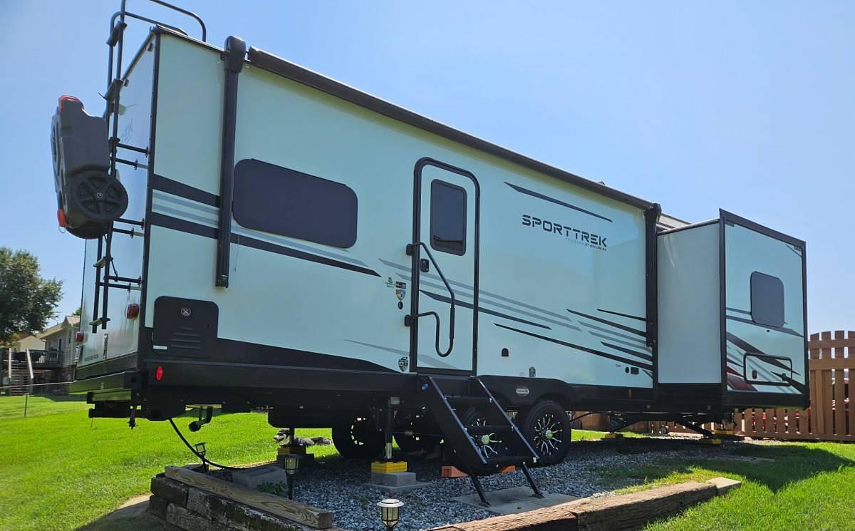Used 2025 Venture Sportrek