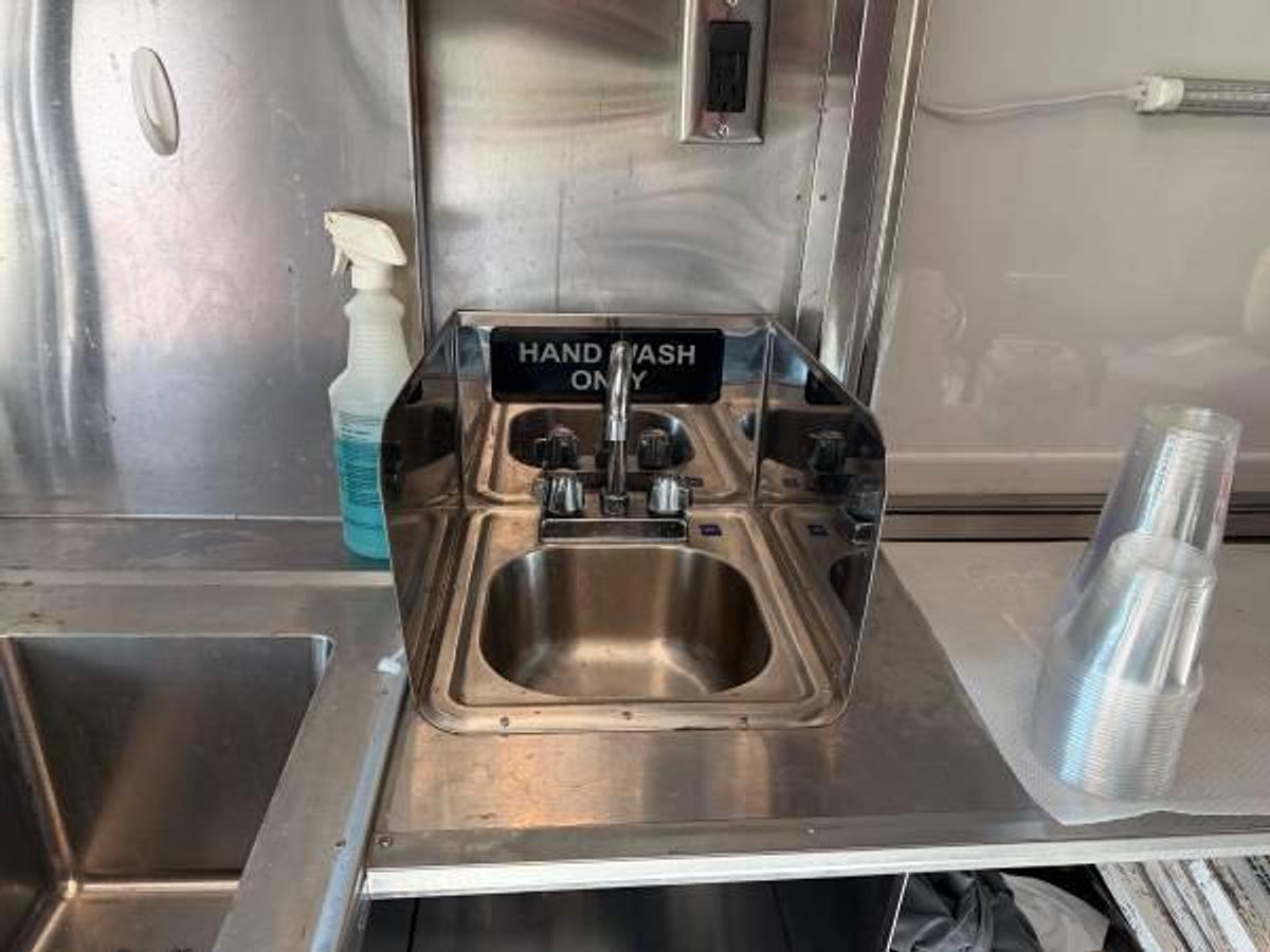 Used 2006 Ford E-350 Food Truck