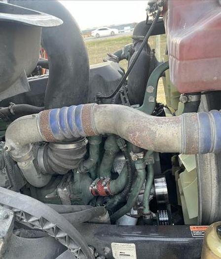 Used 2015 Volvo VNL64T300