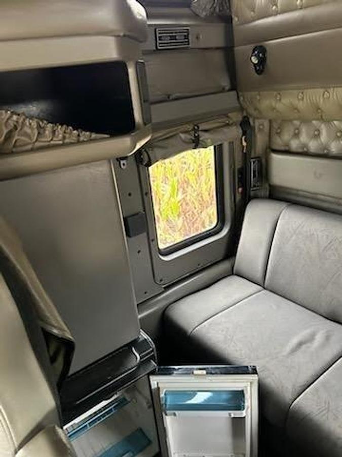 Used 2007 KENWORTH W900 Sleeper Semi