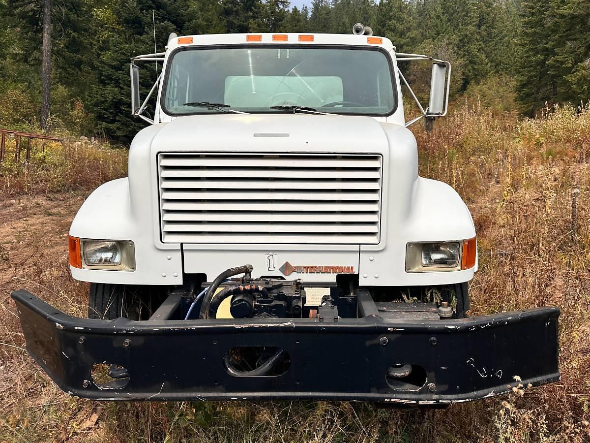Used 2005 International Single-Axle Concrete Mixer — McNeilus Rear-Discharge