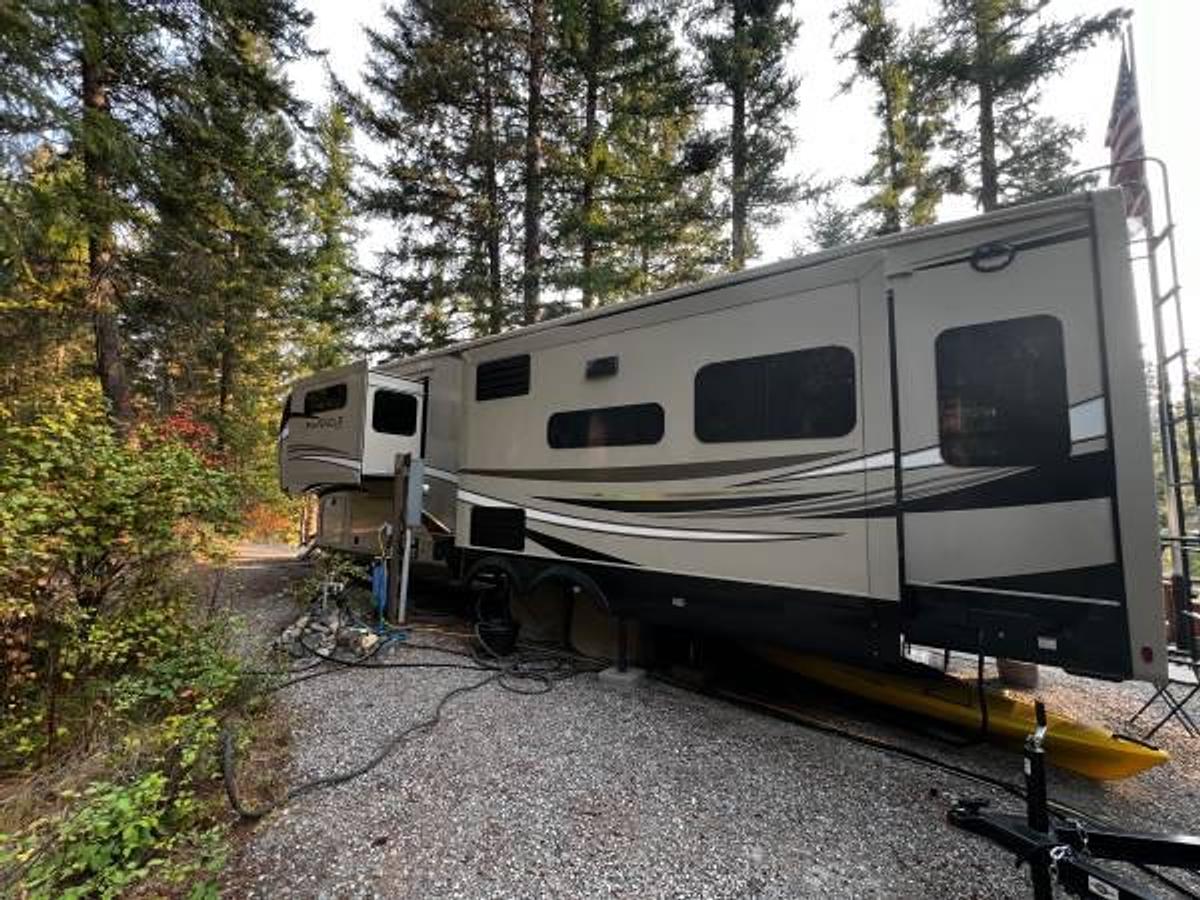 Used 2021 Jayco Pinnacle 36FBTS Fifth Wheel