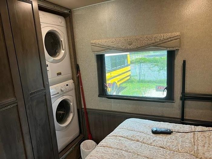 Used 2018 Winnebago Sightseer
