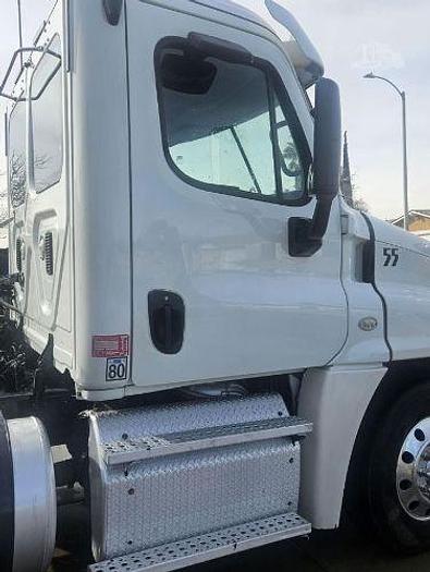Used 2013 Freightliner Cascadia 125