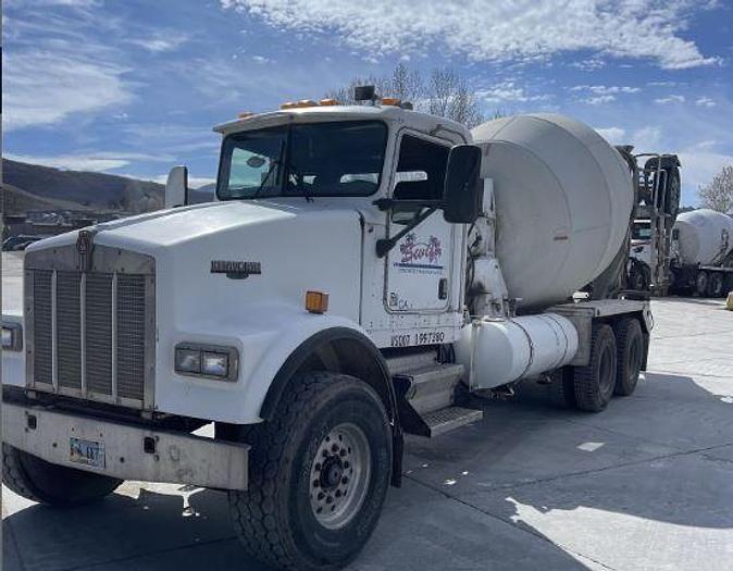 Used 2004 KENWORTH W900 Concrete Mixer Truck