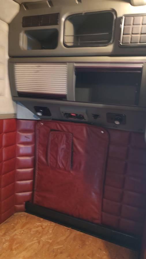 Used 2000 Peterbilt 379 Sleeper Semi Truck