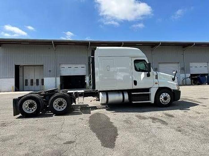 Used 2018 Freightliner Cascadia 125
