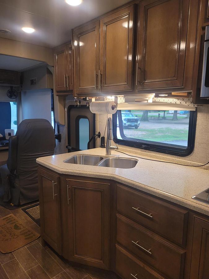 Used 2020 Thor Motor Coach Miramar 37.1 Class A Motorhome