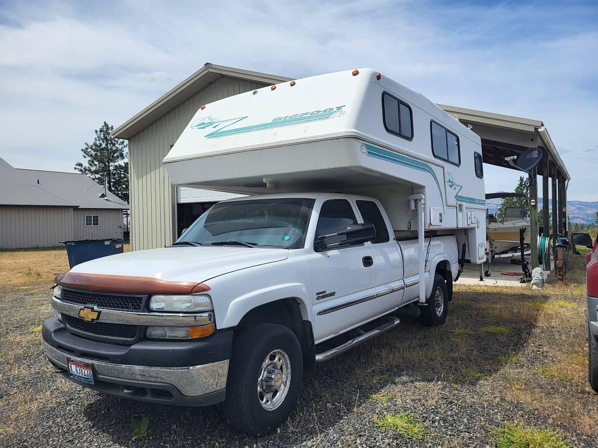 Used 1996 Bigfoot 2500 10’ Pickup Camper