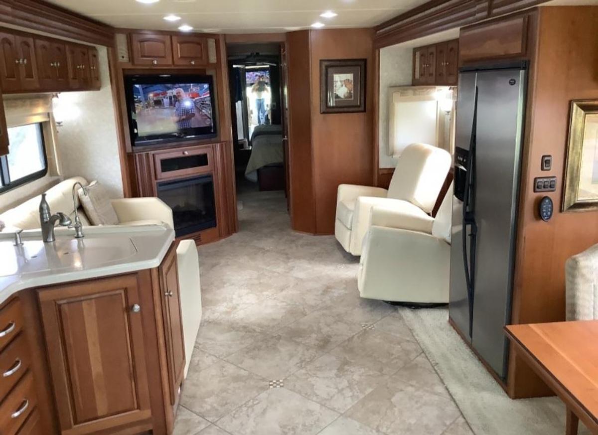 Used 2010 Winnebago Tour 42AD