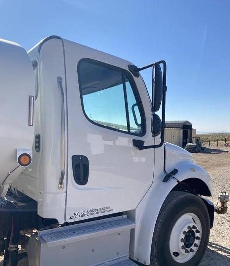 Used 2019 Freightliner Business Class M2 106