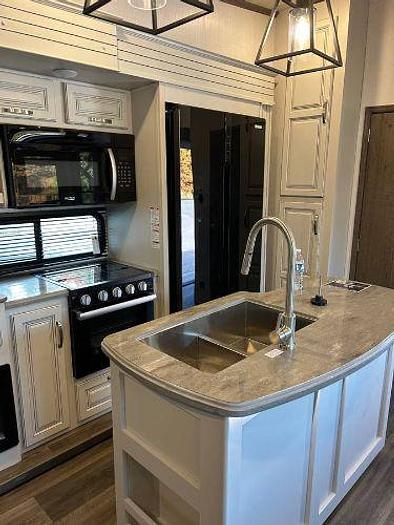 Used 2023 Rockwood Cougar Fifth Wheel