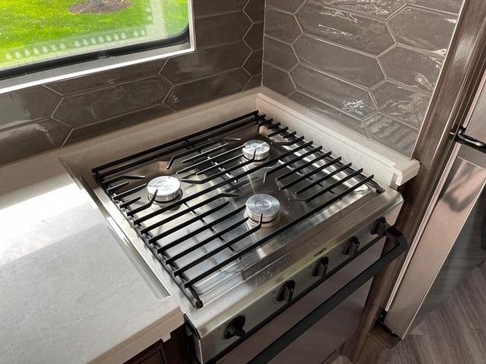 Used 2022 Holiday Rambler Vacationer 33C