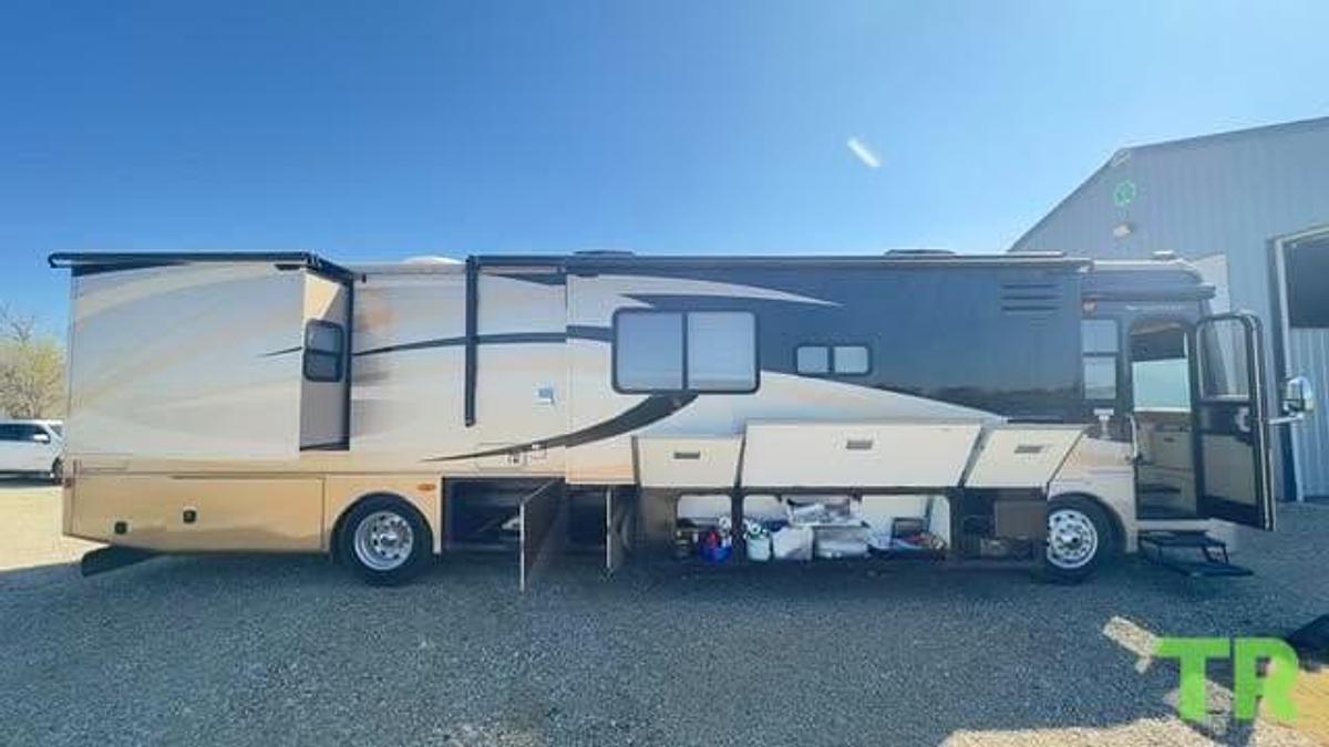 Used 2008 Fleetwood Discovery 40X with 3 slides