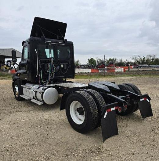 Used 2015 Freightliner Cascadia 125