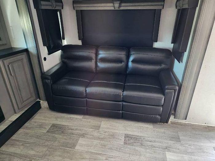 Used 2021 Keystone Montana 3761FL