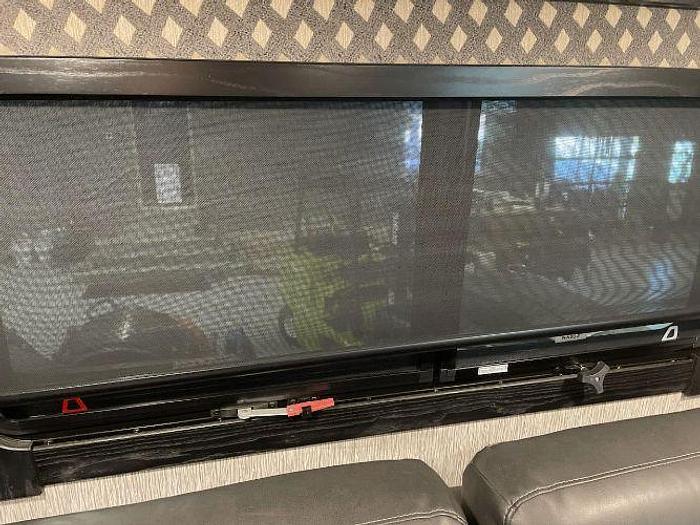 Used 2023 Crossroads Redwood RW4200FL