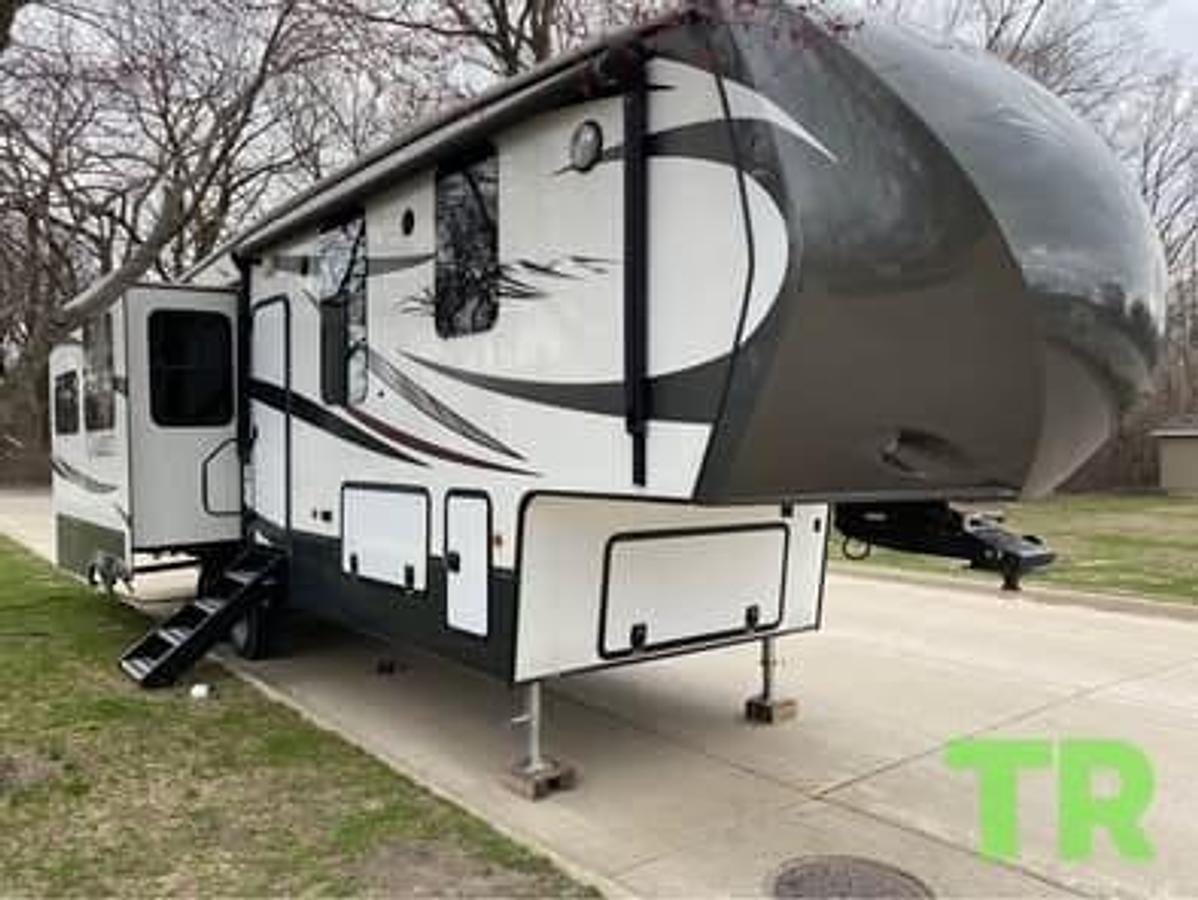 Used 2016 CrossRoads Cameo 34' Fifth Wheel