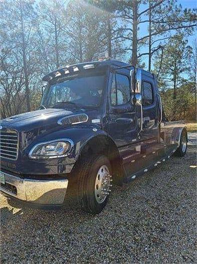 Used 2015 Freightliner BUSINESS CLASS M2 106