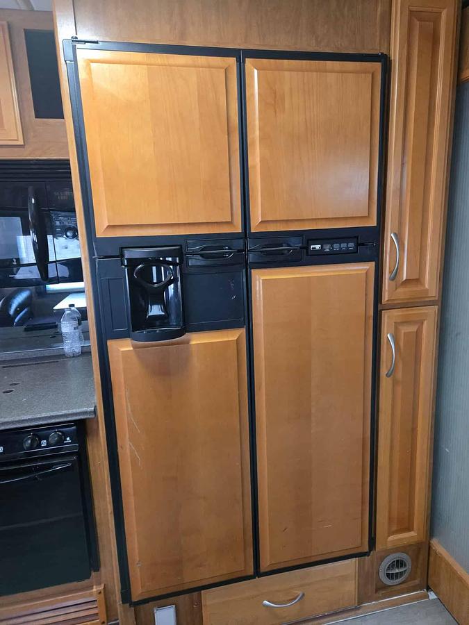 Used 2006 Fleetwood Discovery 39V