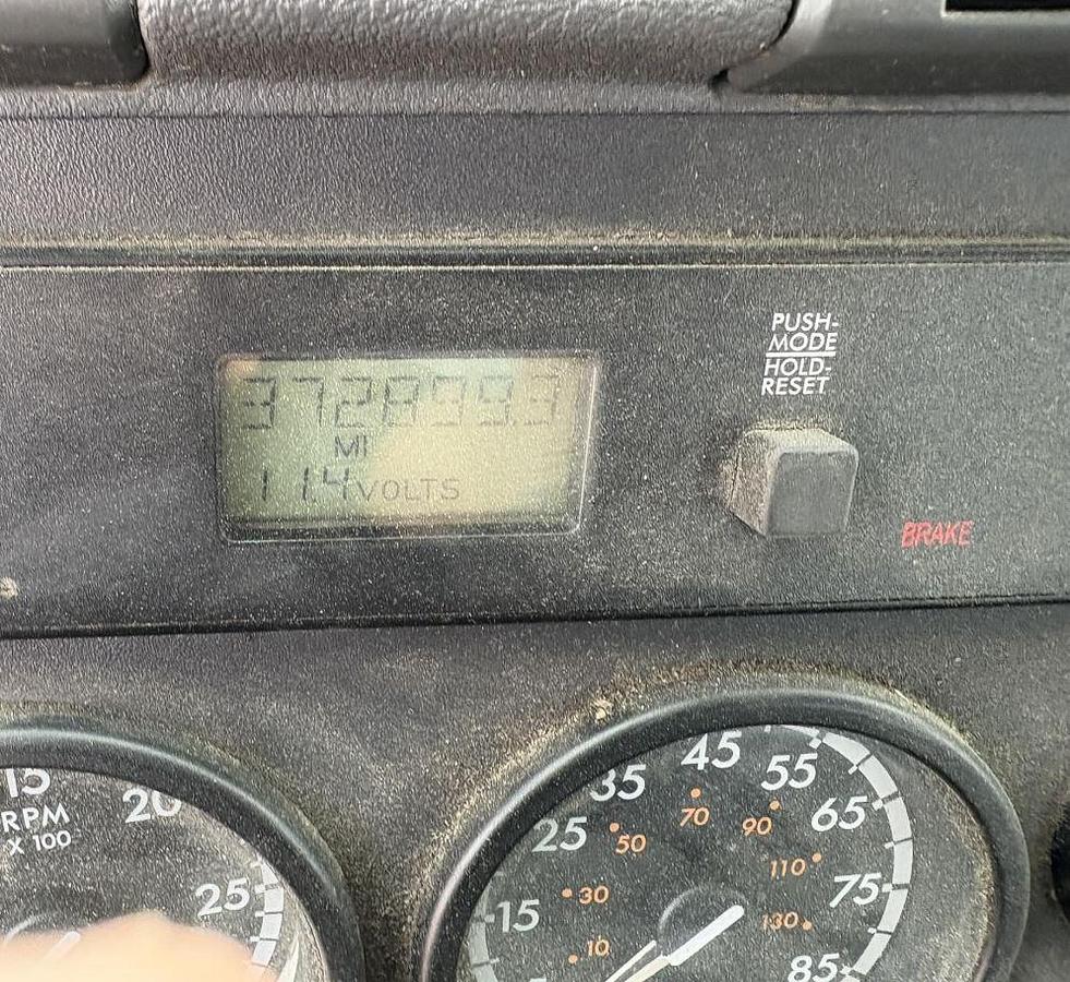 Used 2013 Freightliner Cascadia 113 Day Cab Semi Truck