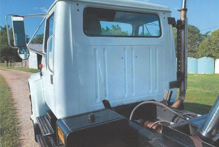 Used 1995 INTERNATIONAL 4900 Grain Truck