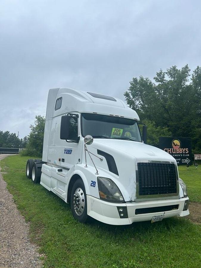 Used 2007 VOLVO VNL 670 Conventional Sleeper Semi