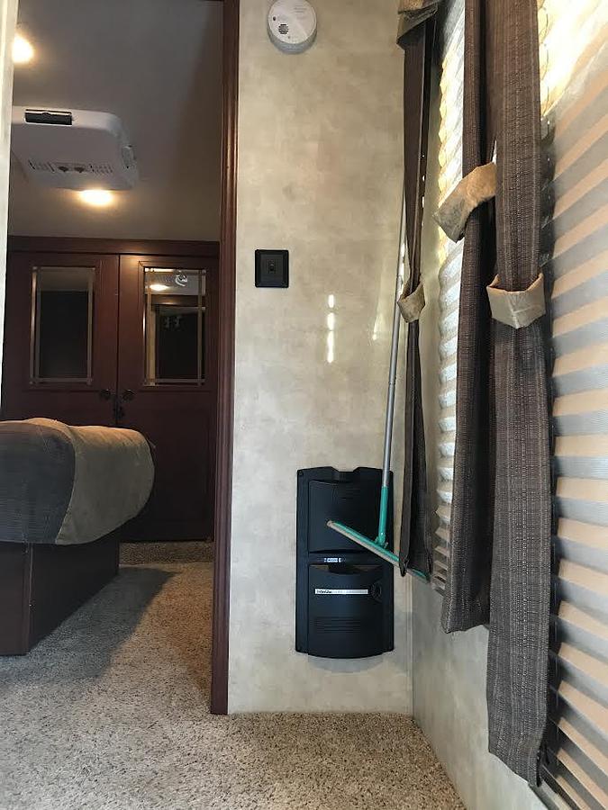 Used 2013 Forest River Sandpiper 315RE Fifth Wheel