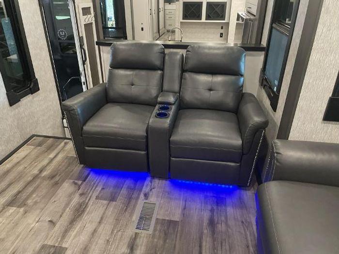 Used 2023 Crossroads Redwood RW4200FL