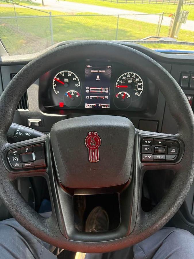 Used 2025 Kenworth T280