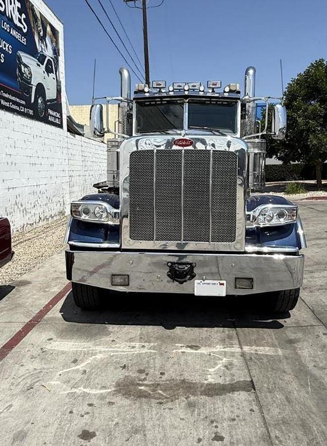 Used 2012 Peterbilt 388 Wrecker Tow Truck
