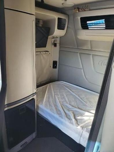 Used 2019 Peterbilt 579 Sleeper Semi Truck