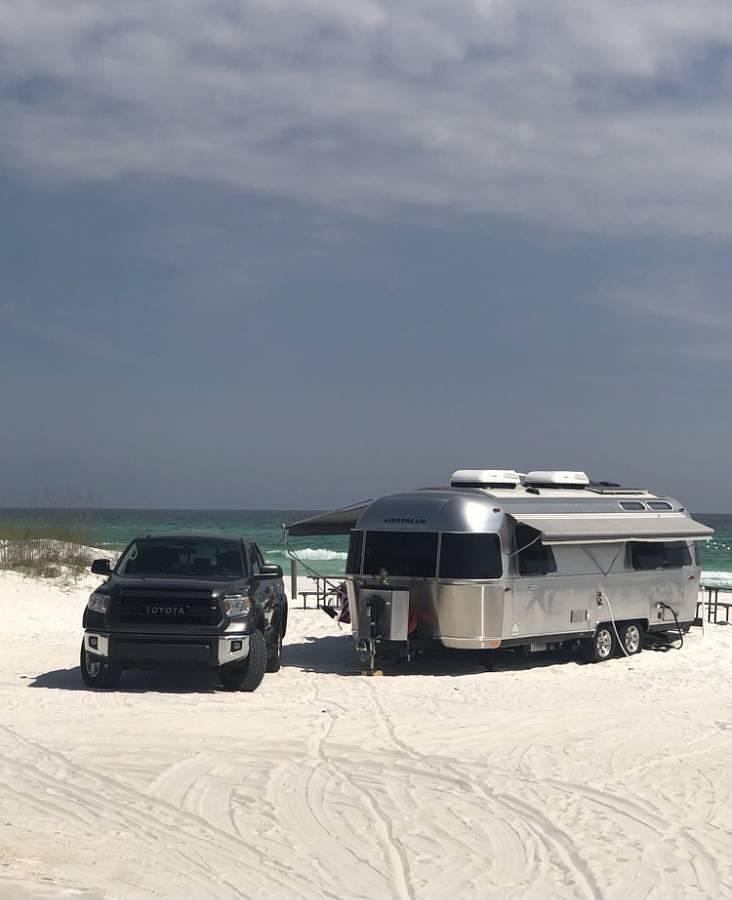 Used 2022 Airstream Flying Cloud 25FB